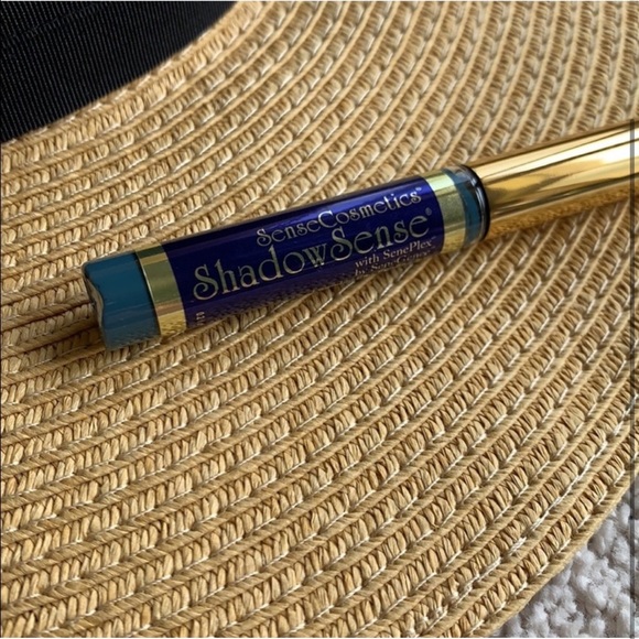 NWT Turquoise ShadowSense Eyeshadow - Picture 2 of 2